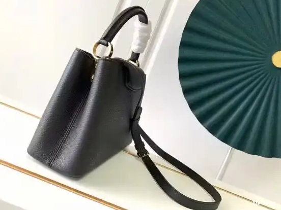 Cheap MM LOUIS VUITTON CAPUCINES 0524